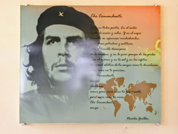 Zdjęcie z Kuby - facjatę Che Guevary ( jak również Fidela)  spotkacie na Kubie co najmniej kilka razy dziennie㈴