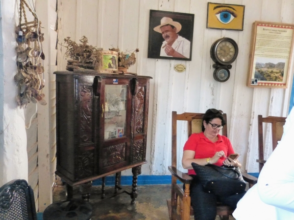 Zdjęcie z Kuby - zaglądamy do domu dziadków naszego farmera - Pana Benito