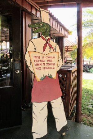 Zdjęcie z Kuby - W Boca de Guama każda knajpa sztandarowo serwuje na lunch mięso krokodyla