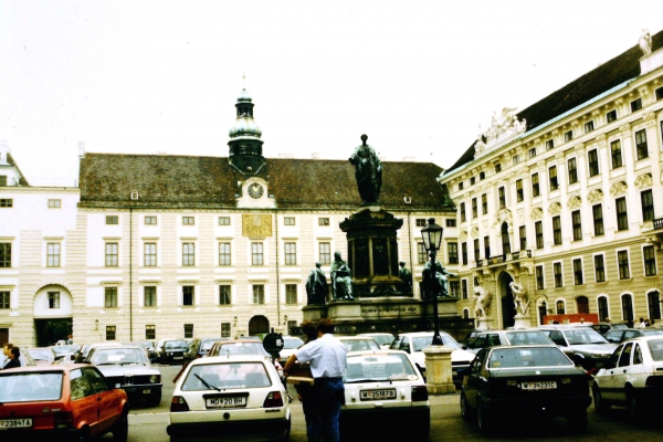 Zdjęcie z Francji - dziedzińce Hofburgu