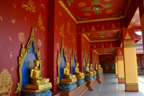 Zdjęcie z Tajlandii - Wat Bang Thong, figury ucznow Buddy