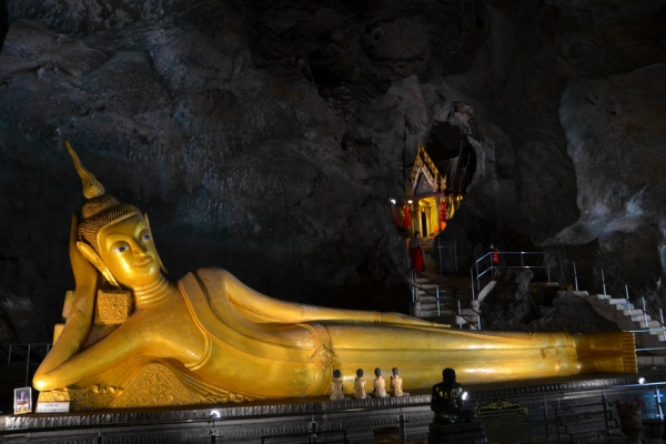 Zdjęcie z Tajlandii - Wat Suwan Kuha - 15-to metrowy lezacy Budda