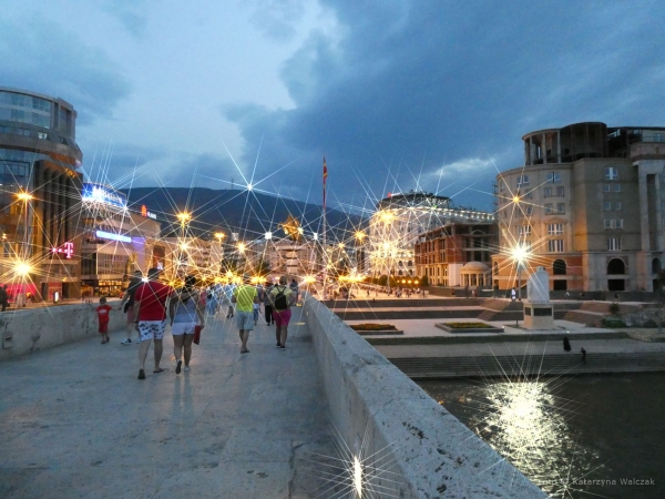 Zdjęcie z Macedonii - Plac Macedonia nocą