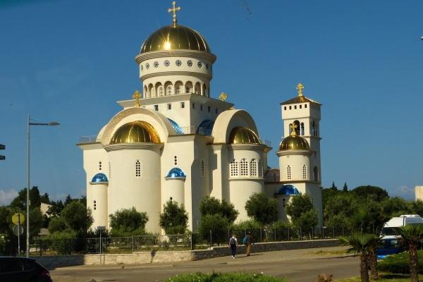 Zdjęcie z Czarnogóry - i znów skrzy się w słońcu barska Cerkiew