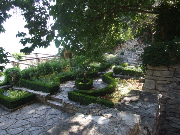 Zdjęcie z Bułgarii - spojrzenie na ogród