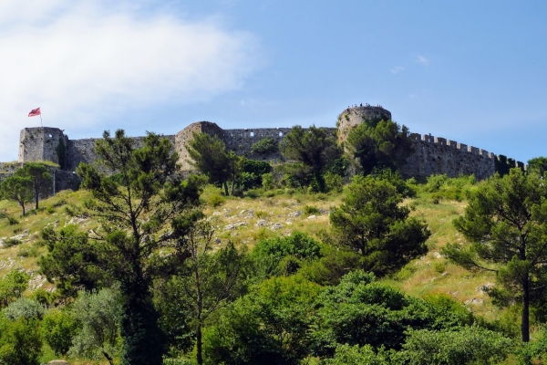 Zdjęcie z Albanii - przed nami ruiny zamku Rozafa; no to wspinaczka.... :)) 