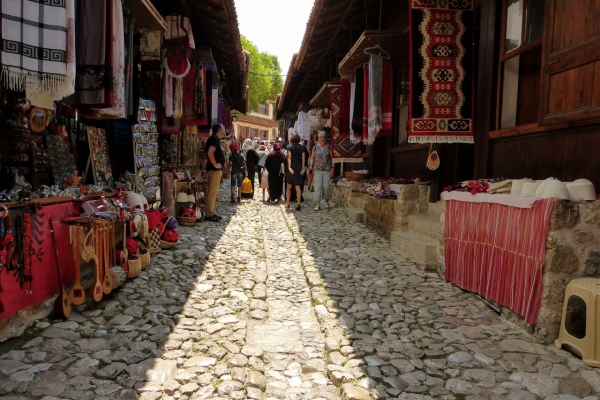 Zdjęcie z Albanii - do Zamku Kruja prowadzi dość osobliwy i bardzo urokliwy turecki bazar