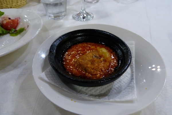 Zdjęcie z Albanii - coś jak pływająca w sosoie pomidorowym zapieczona odmiana albańskiej musaki