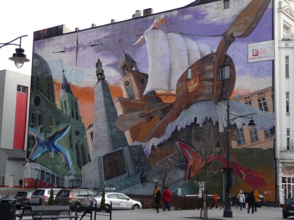 Zdjęcie z Polski - na jej północnej ścianie mieści sie najsłynniejszy łódzki mural przedstawiający.... łódź