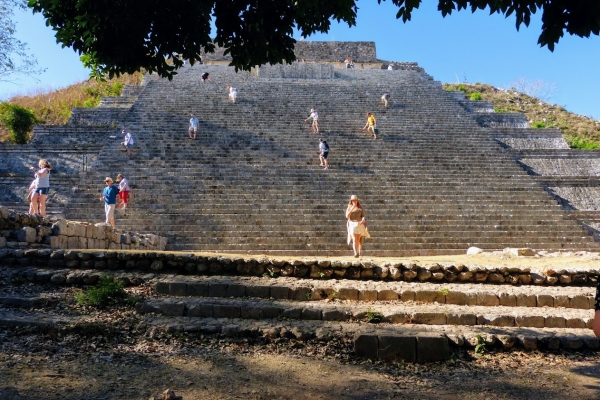 Zdjęcie z Meksyku - kolejna Piramida w Uxmal, na tą można wejść; 