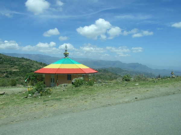 Zdjęcie z Etiopii - przydrożna kapliczka