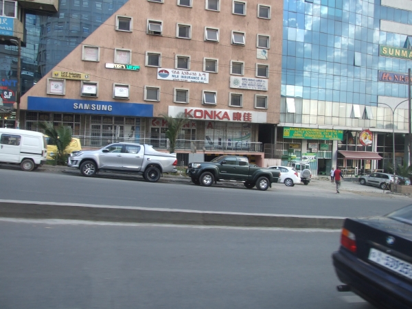 Zdjęcie z Etiopii - i przed hotelem