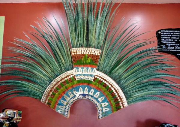Zdjęcie z Meksyku - wisiała tam piękna kopia pióropusza królewskiego Króla Montezumy II