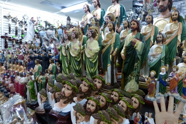 Zdjęcie z Meksyku - taśmowa produkcja Jezusów, Świętych Józefów, świętych Panienek- i świętych innych wszelakich ㈳