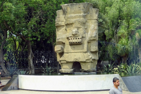 Zdjęcie z Meksyku - przy Muzeum Antropologii 