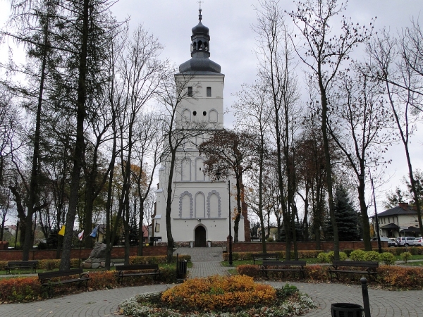 Zdjęcie z Polski - XVI wieczny kościół p.w. Wszystkich Świętych i Św. Hieronima był zamknięty.