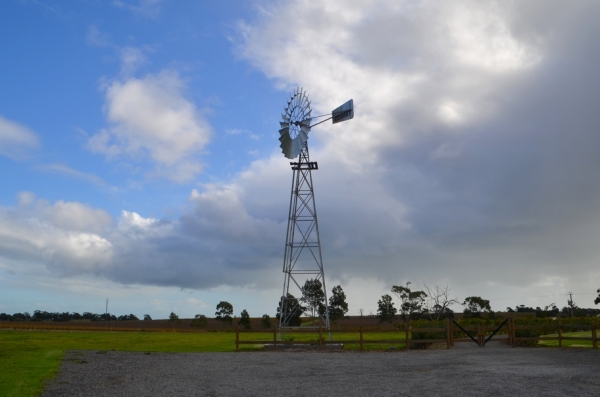 Zdjęcie z Australii - Charakterystyczna australijska pompa wiatrowa