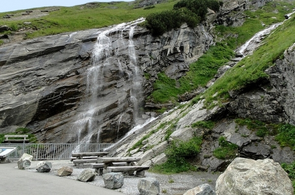 Zdjęcie z Austrii - Na chwilę zatrzymujemy się przy urokliwym wodospadzie.