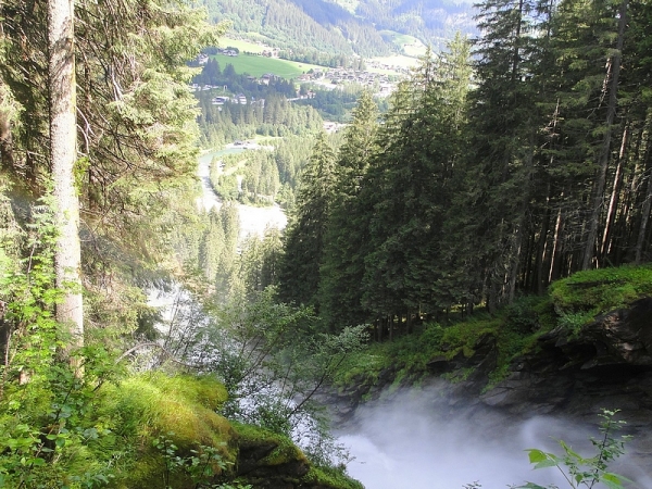 Zdjęcie z Austrii - Warto czasem oderwać wzrok od wodospadu i spojrzeć w dal...