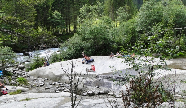Zdjęcie z Austrii - Można tu się zrelaksować na dużych, gładkich kamieniach 😊