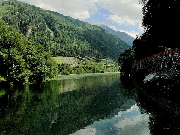 Zdjęcie z Austrii - Z drewnianych kładek wychodzimy nad malownicze jezioro.