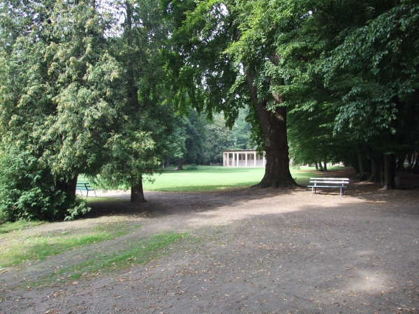 Zdjęcie z Polski - w pałacowym parku