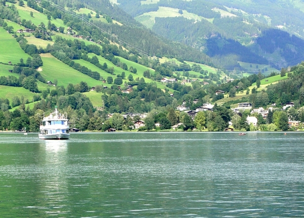 Zdjęcie z Austrii - Statek odpłynął, a my cieszyliśmy się pięknymi widokami na jezioro.