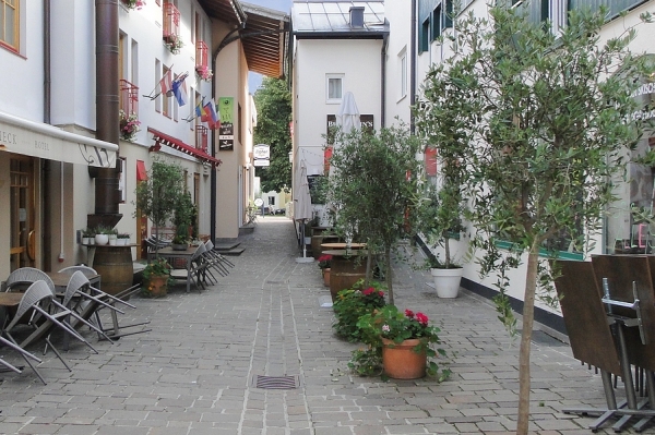 Zdjęcie z Austrii - W bocznych uliczkach raczej pusto. Tu można odczuć czas pandemii.