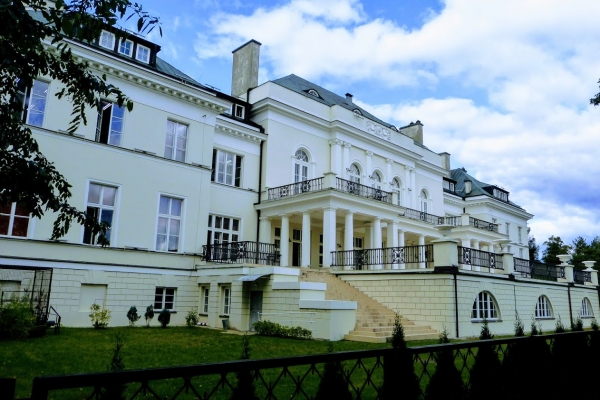 Zdjęcie z Polski - piękny klasycystyczny gmach
