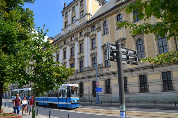 Zdjęcie z Polski - Mkną po szynach niebieskie tramwaje przez wrocławskich ulic sto