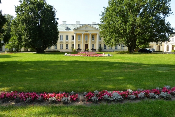Zdjęcie z Polski - Walewice; XVIII-wieczny pałac rodziny Walewskich