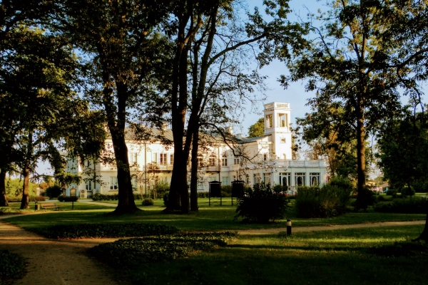 Zdjęcie z Polski - Pałac od strony Parku i altany