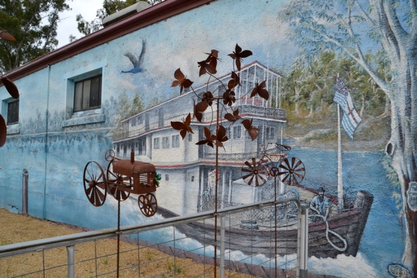 Zdjęcie z Australii - Mural na sklepie ze starociami
