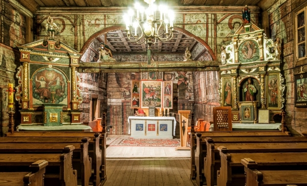 Zdjęcie z Polski - wnętrze tego kościółka (fot.zapożyczone z sieci)