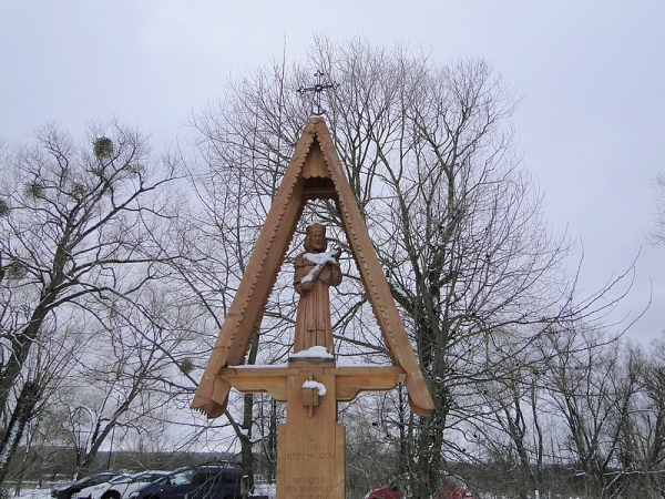 Zdjęcie z Polski - Wychodząc z bulwarów spotykamy ciekawą, drewnianą kapliczkę św.Jana Nepomucena