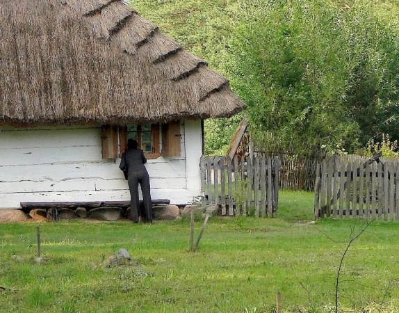 Zdjęcie z Polski - Kto zwiedza bez przewodnika, do chat może pozaglądać najwyżej przez okienka 🙄