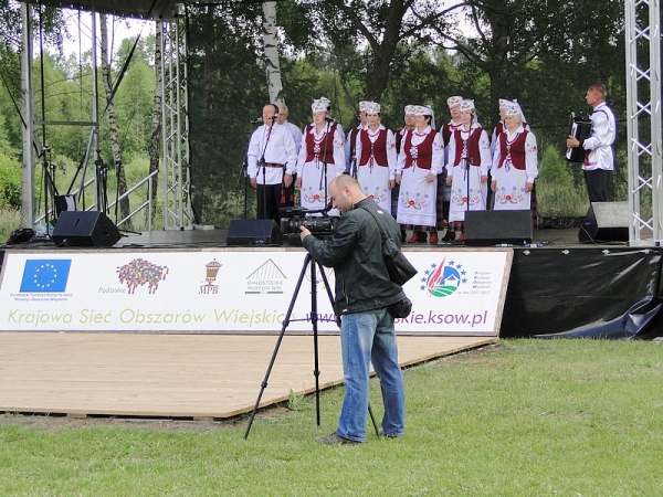 Zdjęcie z Polski - W skansenie często odbywają się różne lokalne imprezy i występy.