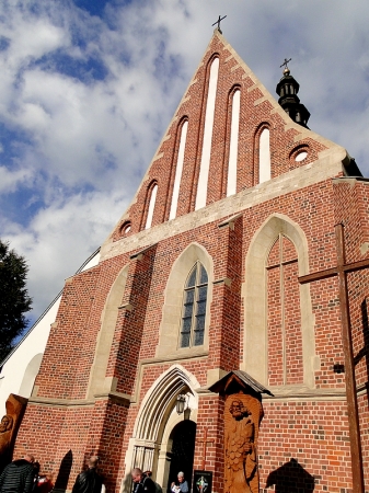 Zdjęcie z Polski - Kościół św. Władysława to jedyny zabytek Szydłowa wybudowany nie z kamienia, lecz z cegły.