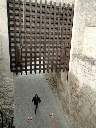 Zdjęcie z Polski - Spojrzenie z murów na przejście przez bramę 😁