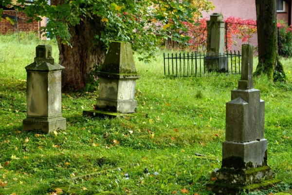 Zdjęcie z Polski - w centrum Szczawnicy jest stary cmentarz, obok którego 