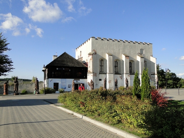 Zdjęcie z Polski - Dochodzimy do XVI-wiecznej synagogi.