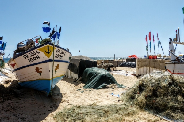 Zdjęcie z Portugalii - pełno tu łódek, sieci i wszelkich rybackich szpargałów