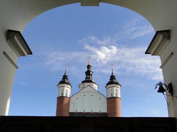 Zdjęcie z Polski - Zastaliśmy bramę monasteru zamkniętą.