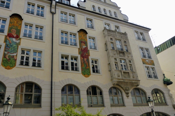 Zdjęcie z Niemiec - urocze malunki na fasadach kamienic