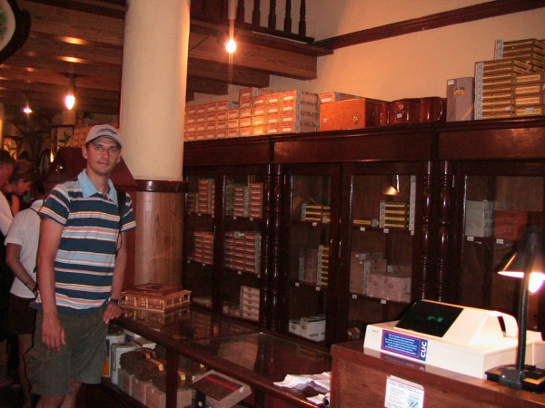 Zdjęcie z Kuby - Firmowy sklep z cygarami