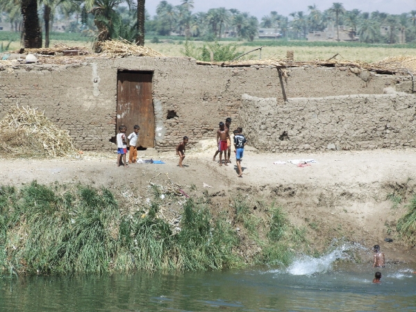 Zdjęcie z Egiptu - Bawiące dzieci nad Nilem
