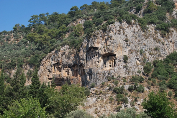Zdjęcie z Turcji - grobowce wykute w skałach