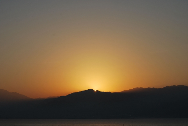 Zdjęcie z Egiptu - wschód słońca nad Akabą