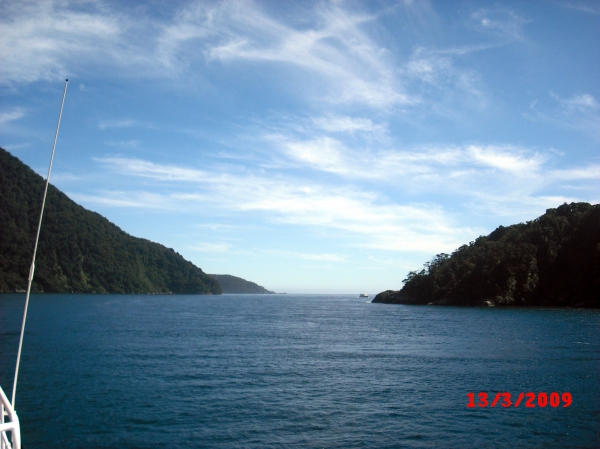 Zdjęcie z Nowej Zelandii - Ujscie fiordu do morza...