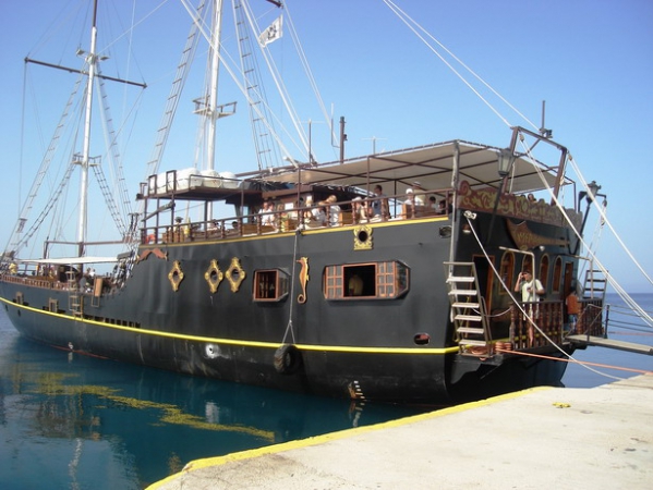 Zdjęcie z Grecji - statek wycieczkowy